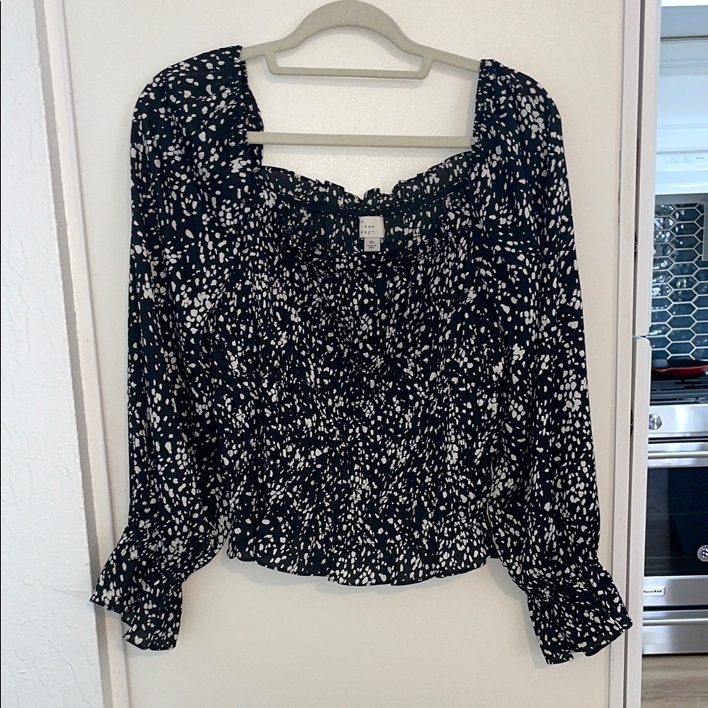 A New Day Black and White Smocked Speckled Print with Long Sleeves Blouse | XL